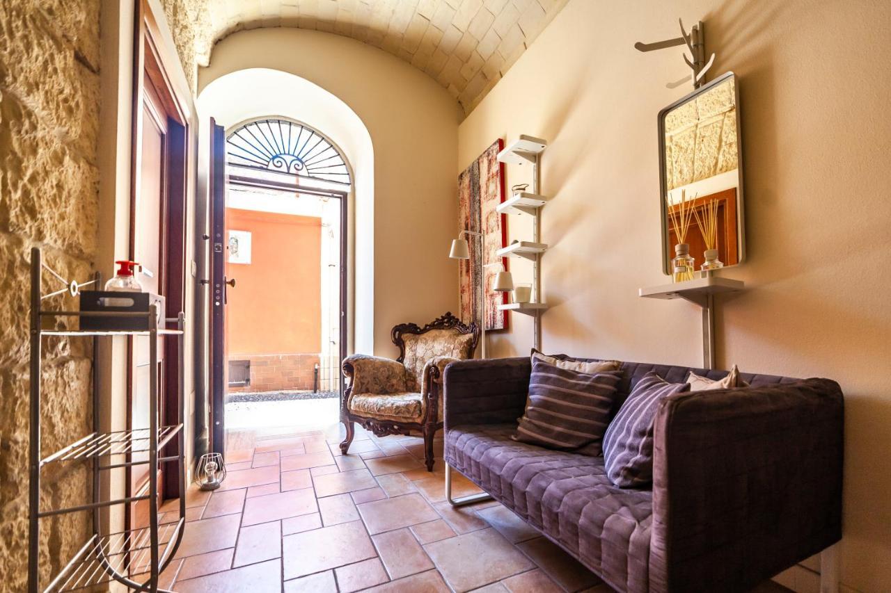 Suite Home Al Centro Di Sassari Exterior photo
